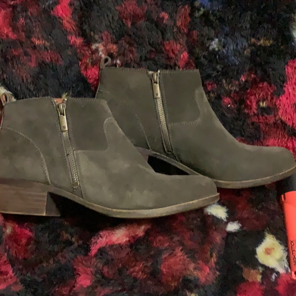 BNWOT lucky brand olive green booties size 10 OBO